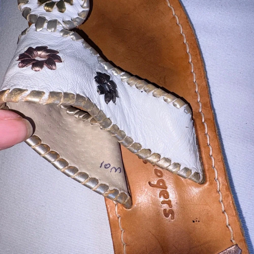 Jack Rogers Jacks Sandals 10M White Leather Floral Whipstitch Good Preppy Flat
